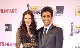 Gulshan Devaiah and Kalki Koechlin smiles for the camera