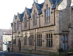 A building in two storeys with five gables